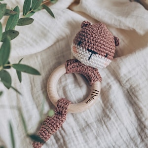 Gepersonaliseerde babyrammelaarotter: grijpspeeltje van beukenhout