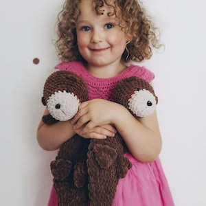Handgemaakte gehaakte otter knuffel: Soft Snuggler Lovey