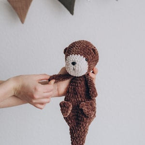 Gehaakte Snuggler Otter Lovey: zachte knuffel, 35 cm