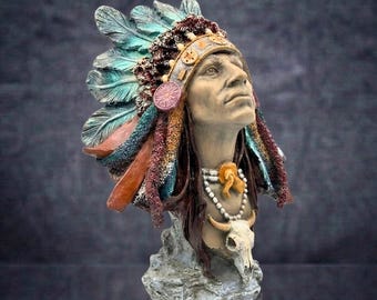 手描きのネイティブアメリカン酋長の彫刻胸像：アクリル製インディアン