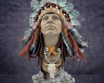 手描きのネイティブアメリカン酋長の彫刻胸像：アクリル製インディアン