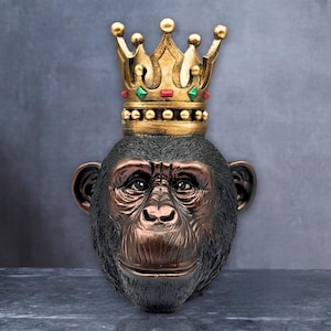Decorative King Gorilla Bust Statue, Realistic Crowned Monkey Sculpture for Home and Office Decor, Unique King Kong Head Gift