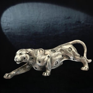 Decorative Circular Hole Panther Statue, Hunting Jaguar Sculpture, Vintage Style Puma Stattuuee Home Office Decor, Gift Leopard Figurine