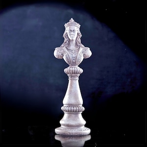 Decorative Chess Queen Piece, Vintage Style Regina Sculpture, Home & Office Bookshelf Handcrafted Decor Gift