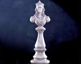 Decorative Chess Queen Statue: Vintage Style Regina Sculpture, Home Office Bookshelf & Credenza Decor