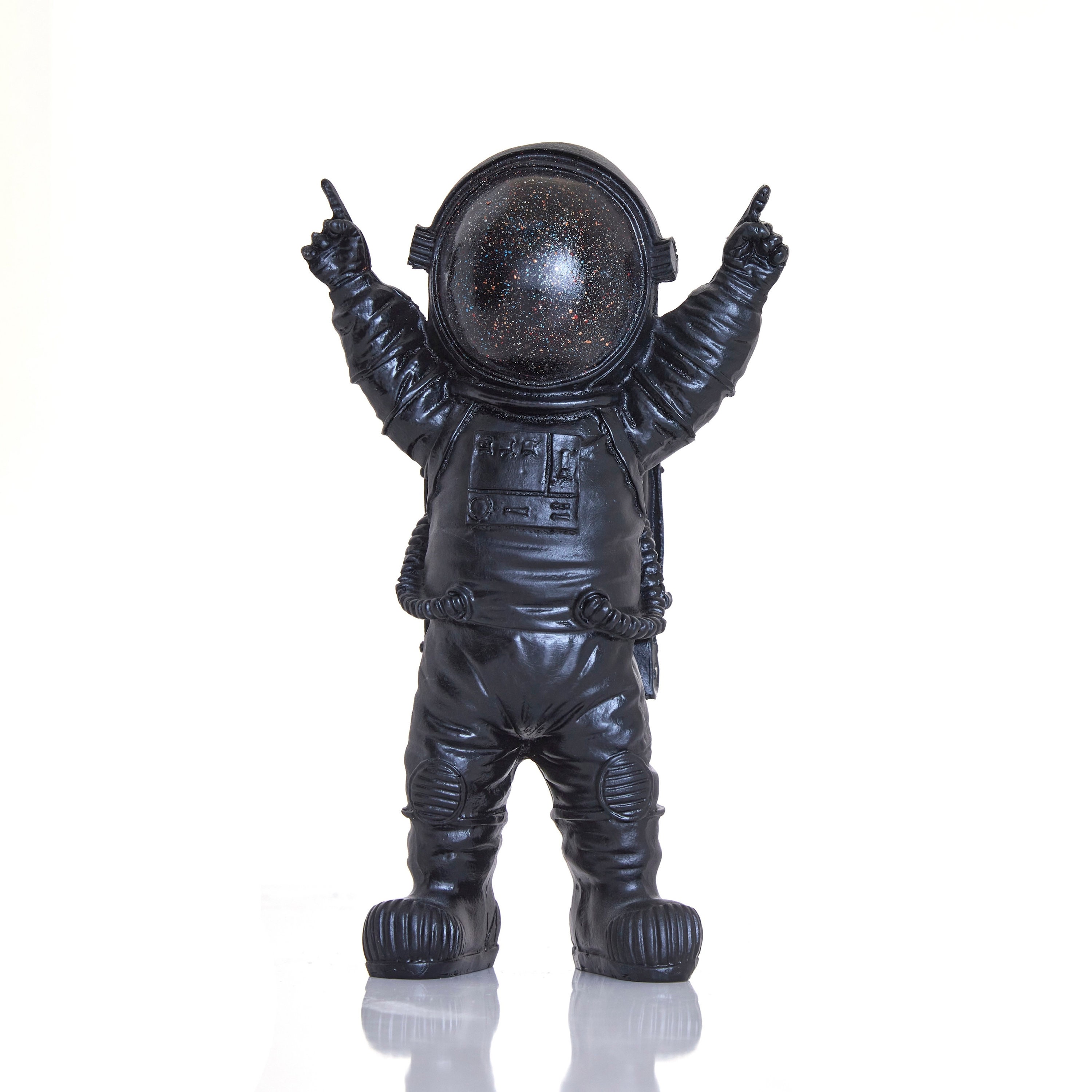黒人宇宙飛行士像：幸せな宇宙飛行士の彫刻、ホームオフィスの本棚と