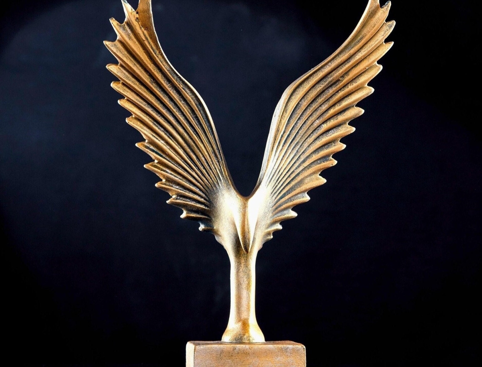 Premium AI Image | wings 3d winged victory phoenix sculpture figurine