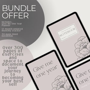 Pode incluir: Três planificadores digitais com ilustrações florais. O planificador superior é intitulado "Give me one year NOTEBOOK" e tem um fundo rosa claro. O planificador do meio é intitulado "Give me one year" e tem um fundo cinza claro. O planificador inferior é intitulado "Give me one year" e tem um fundo cinza claro. O texto "Monthly Tracker" é visível na parte inferior da imagem.