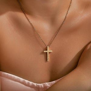 Aangepaste kruisnaamketting Gepersonaliseerde christelijke ketting Doopcadeau aangepaste herdenkingssieraden voor haar