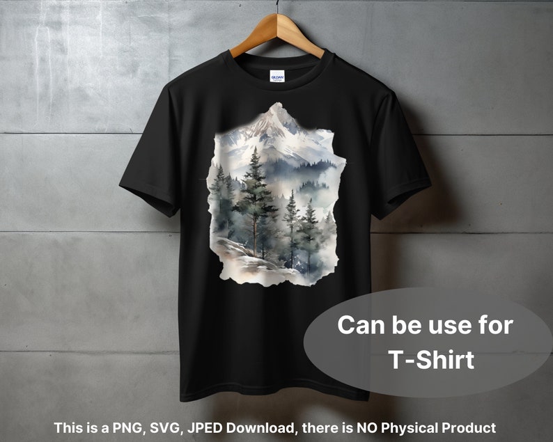 Puede incluir: Una camiseta negra con un dise&ntilde;o de acuarela de una cordillera y &aacute;rboles. El dise&ntilde;o est&aacute; en tonos de azul, gris y verde. El texto "Can be use for T-Shirt" est&aacute; debajo del dise&ntilde;o. El texto "This is a PNG, SVG, JPED Download, there is NO Physical Product" est&aacute; en la parte inferior de la imagen.