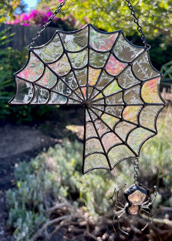 蜘蛛の巣ステンドグラスのパターン：ハロウィーンコーナーの蜘蛛の巣