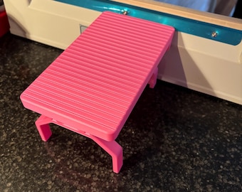 Heat sealer table