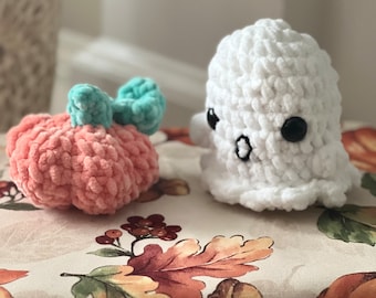 Handmade Crochet Ghost with Pumpkin Plushie/ Halloween Plushies | Halloween Gift for Kids | Halloween Home Deco | Mini Plush | Crochet toys