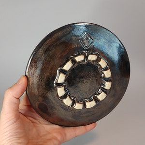 Handgefertigte Keramikplatte/Teller mit handgemalten Vögeln. Kleines handgemachtes Keramik Schälchen. Bunte Wand-Dekor, Cookie Tablett, bunte Untertasse Bild 5