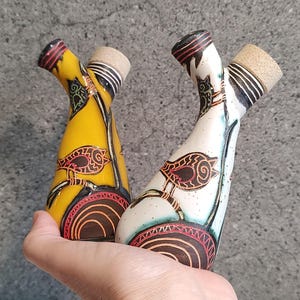 Handmade Ceramic Salt and Pepper Shakers Set – Rustic Farmhouse Kitchen Decor – Hand Painted Bird Pottery Gift