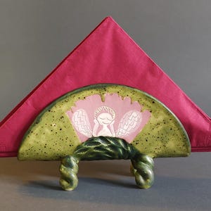 Porta spugna in ceramica verde fatto a mano con angelo e cuori, grazioso regalo di inaugurazione della casa, grazioso porta spugna, grazioso porta tovaglioli in ceramica