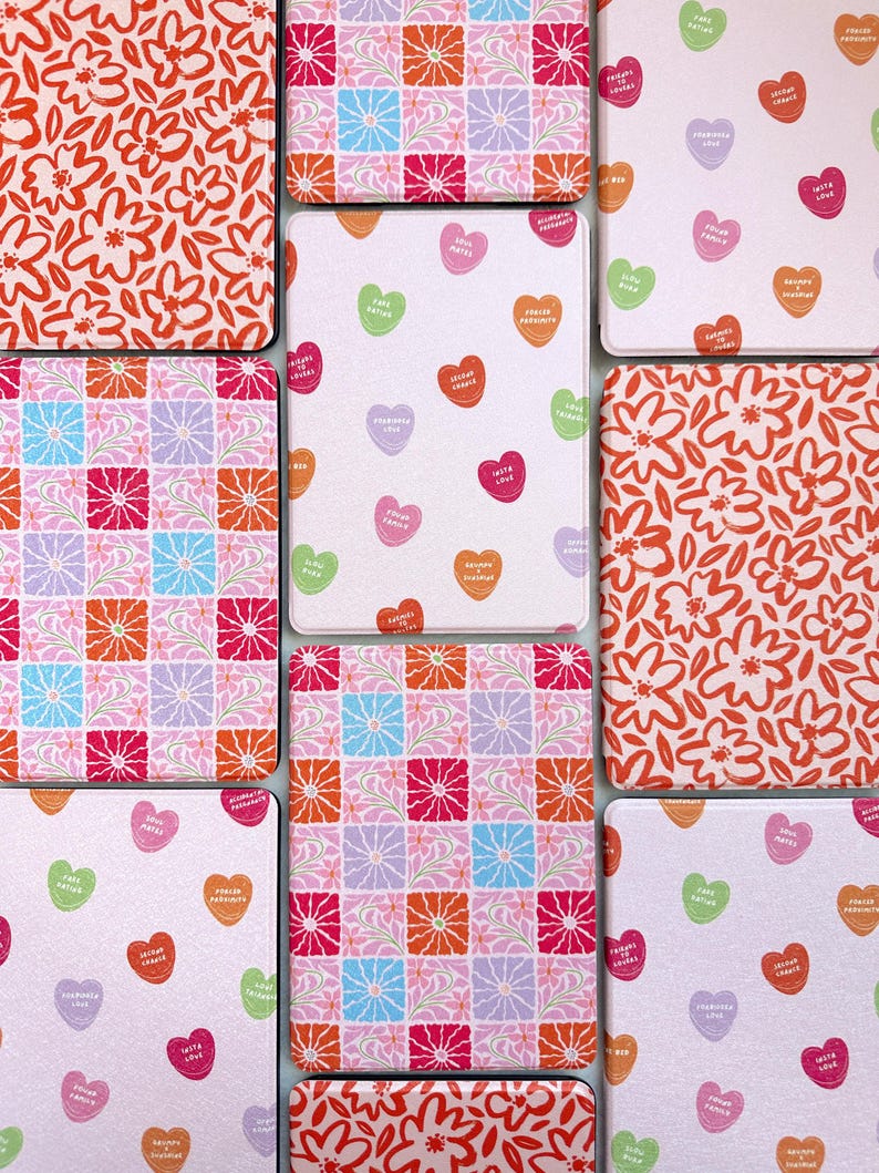 Estuche para Kindle "Book Trope Conversation Hearts": regalo para el lector imagen 4