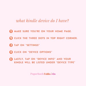 Puede incluir: Un gr&aacute;fico rosa y blanco con el texto "&iquest;Qu&eacute; dispositivo Kindle tengo?" y una lista numerada de instrucciones sobre c&oacute;mo encontrar el tipo de dispositivo Kindle. Las instrucciones son: 1. Aseg&uacute;rate de estar en tu p&aacute;gina de inicio. 2. Haz clic en los tres puntos de la esquina superior derecha. 3. Toca "Configuraci&oacute;n". 4. Haz clic en "Opciones del dispositivo". 5. Por &uacute;ltimo, toca "Informaci&oacute;n del dispositivo" y tu Kindle aparecer&aacute; en la lista bajo "Tipo de dispositivo". El gr&aacute;fico tambi&eacute;n incluye el texto "Paperback Fable Co."