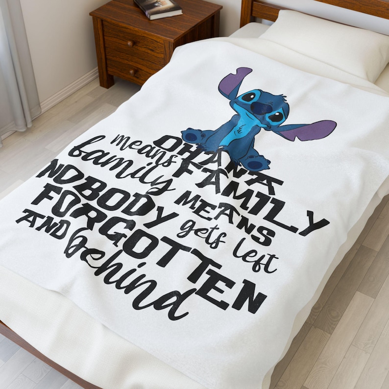 Manta Disney "Ohana significa familia", manta Disney para vacaciones familiares, manta acogedora Stitch Ohana, regalo familiar de Disney World imagen 1