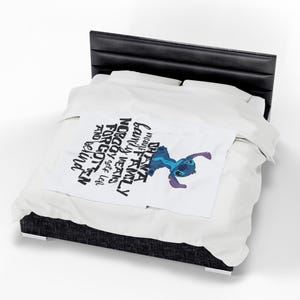 Manta Disney "Ohana significa familia", manta Disney para vacaciones familiares, manta acogedora Stitch Ohana, regalo familiar de Disney World imagen 4