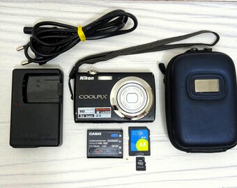 Compact Digital Camera Nikon COOLPIX S220 10 MP + Charger and Case - SD Card 1Gb