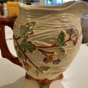 Frühe Clarice Cliff Shorter and Son, Staffordshire handbemalter Krug