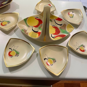 Bizarre Handpainted Clarice Cliff Bon Bon Server, Sweetmeat Dish with Six Individual Sweetmeat Plates, Eating Apples Pattern