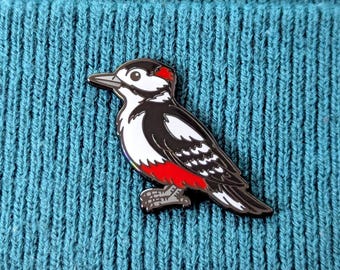 Specht Emaille Pin | Waldvogel Abzeichen, Vogelbeobachter Geschenk, Tier Brosche