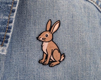 Aufnäher „Brauner Hase“ | Gesticktes Tier, Webaccessoire, Wildtiere vom Land, 60 mm