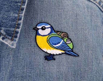 Aufnäher „Blaumeise“ zum Aufbügeln | Gestickter 60-mm-Vogel-Aufnäher für Jacken und Taschen