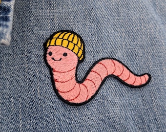 Aufnäher mit Wurmmotiv | Gesticktes Tier, Webaccessoire, gelbe Mütze, 60 mm