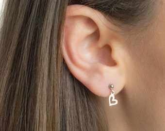 Fête des Mères - Boucles d'oreilles en argent sterling - Petites boucles d'oreilles pendantes en argent - Boucles d'oreilles coeur - Cadeau d'amour coeur fait main