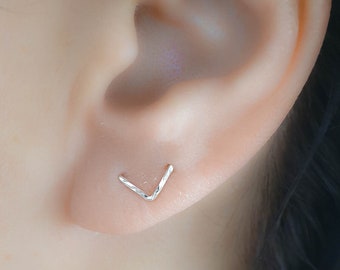 Double Piercing Earring - Two Hole Earring - Silver Diamond Cut V staple Earring - Chevron Earring - Double Lobe Earrings -Multiple Piercing