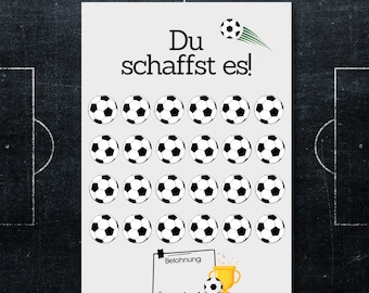 Op de afbeelding: Een printbare kaart met de tekst "Du schaffst es!" en 20 voetbalballen. De kaart heeft een sectie met de naam "Belohnung" met een trofee en een voetbal.