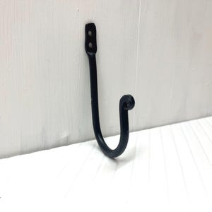 黒の錬鉄製フック – カーテン、洋服などに最適な頑丈な素朴なフック
