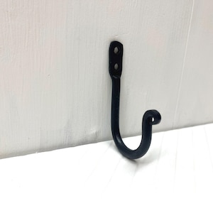 黒の錬鉄製フック – カーテン、衣類などに最適な頑丈な壁掛けフック