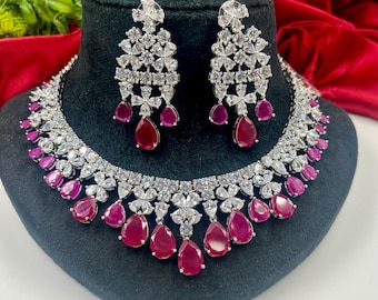 Conjunto de collar de rubí y circonita cúbica rosa: Joyería nupcial india con diamantes