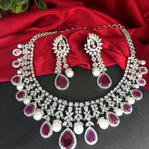CZ Rubin & Perle Hochzeit Halskette Ohrring Set: Indischer Modeschmuck