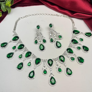 Grüne CZ Halskette Ohrringe Schmuck Replik Diamant Look Set Nachahmung AD indische Brautschmuck Verlobung Hochzeitsgeschenk für sie