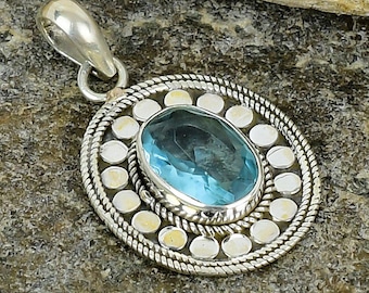 Ciondolo fatto a mano in topazio blu svizzero, gioielli boho in argento