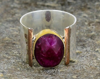 Anello in argento con rubino fatto a mano, gioiello boho con pietre preziose, pietra portafortuna di dicembre