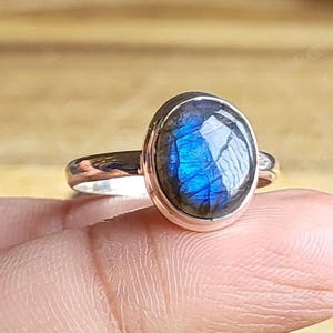 Anillo de compromiso vintage de labradorita // Anillo de promesa // Regalo para ella // Anillo de bodas de labradorita natural ovalado estilo art déco de plata