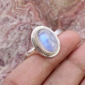 レインボームーンストーンシルバーハンドメイドリング、女性への記念日ギフト、誕生日ギフト、ヒーリングクリスタル、ステートメントリング、カスタマイズサイズUS