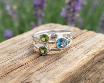 Anello con peridoto e topazio blu: anello di fidanzamento boho in argento.