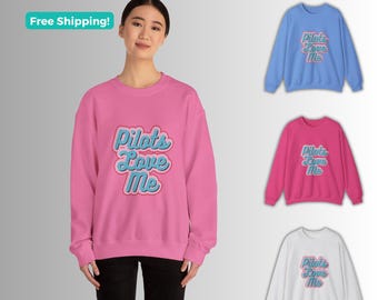 Sudadera con humor de piloto: regalo divertido de aviación con cuello redondo. Suéter Pilots Love Me.