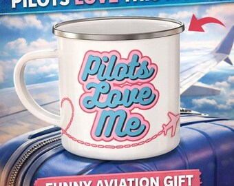 Taza esmaltada de aviación divertida – Regalo con humor de piloto – Taza de camping "Pilots Love Me"