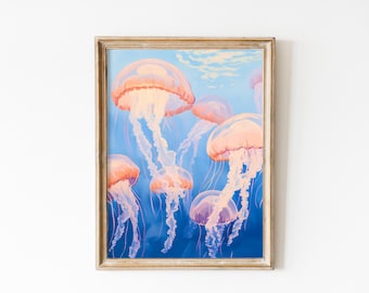 以下が含まれることがあります： 青い海をピンクのクラゲが泳いでいる絵画が額装されています。クラゲは長く、流れ落ちる触手を持ち、柔らかな金色に光っています。
