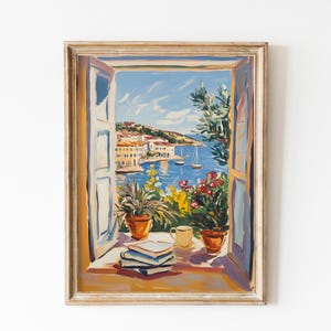 Puede incluir: Una pintura enmarcada que representa una vista de una ciudad costera con barcos en el agua. La ventana está abierta y hay flores y plantas en macetas en el alféizar de la ventana. Hay libros y una taza en el alféizar de la ventana.
