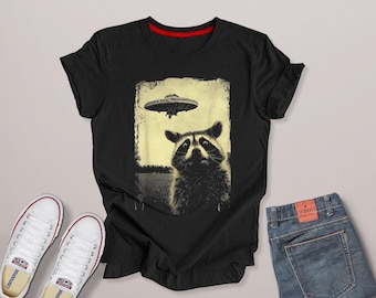 Funny Raccoon UFO Graphic T-Shirt: Retro Alien Selfie Shirt