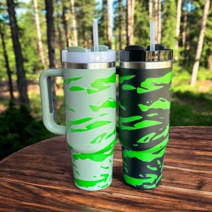 Beker van 30 oz met volledig omslagontwerp - camo